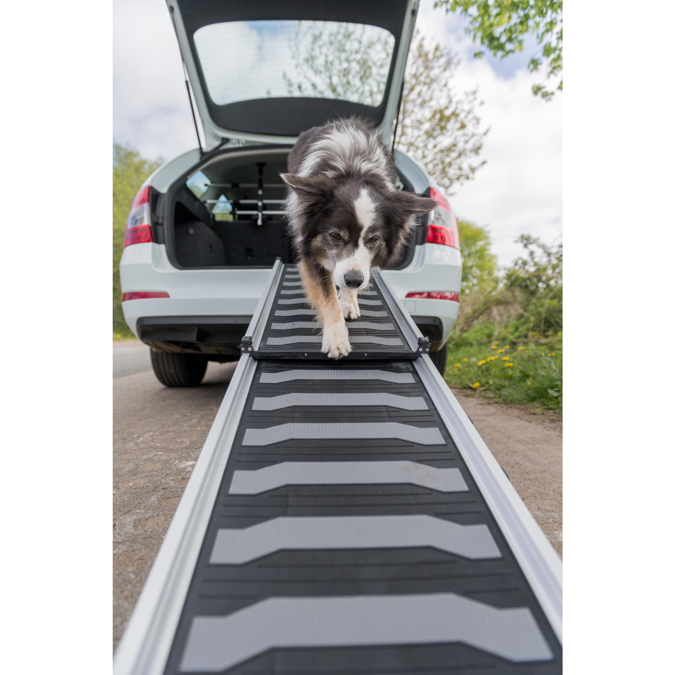 Trixie Telescoping Dog Ramp Made of Lightweight Aluminium - Pet Ramp for Large Cars and SUVs - Easily Adjustable - in Silver/Black